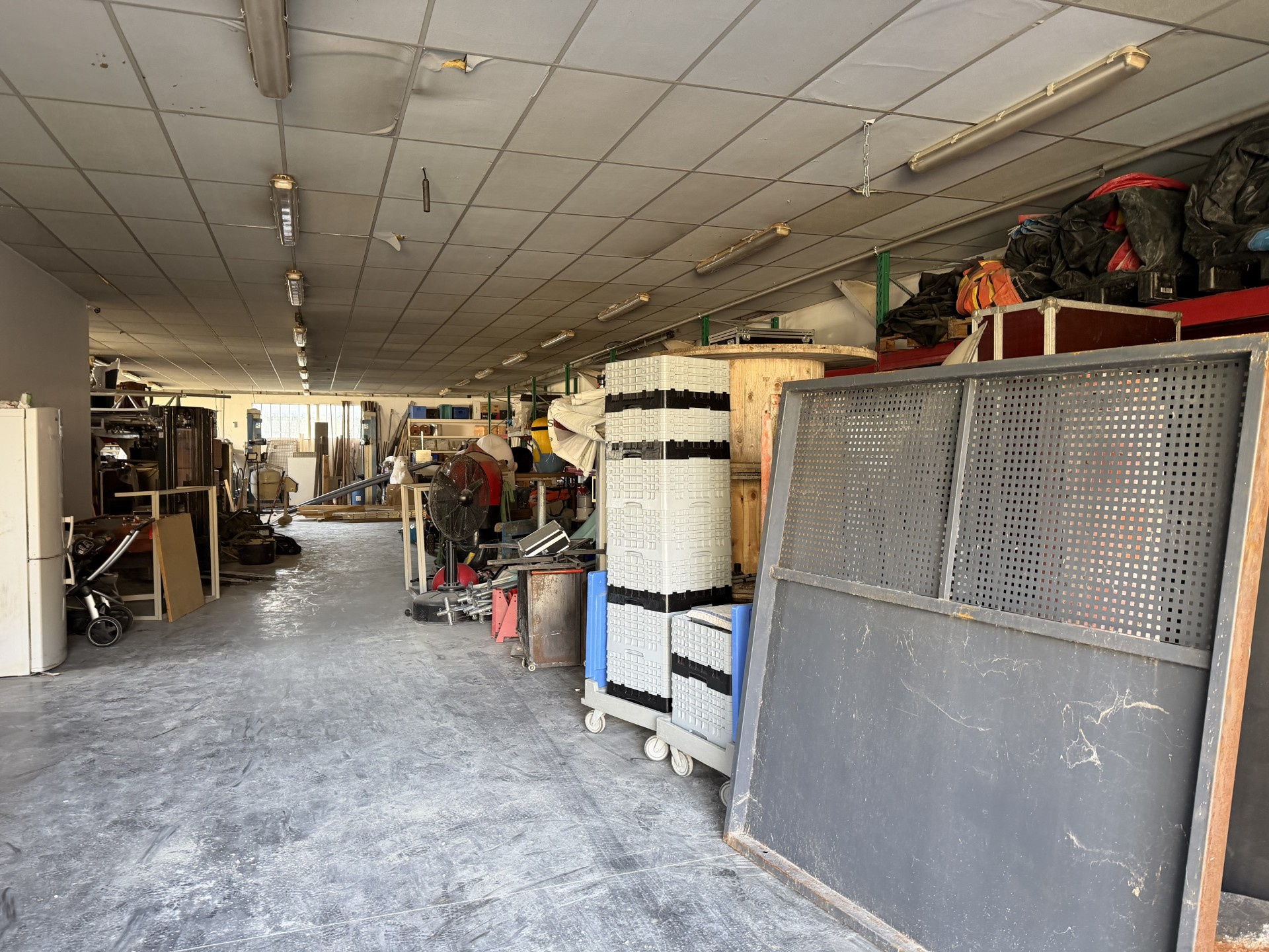 Entrepôt Le Teil 180000€